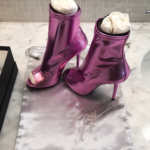 NWT 7.5 Giuseppe Zanotti Fuchsia Open Toe Boot - Picture 2 of 8